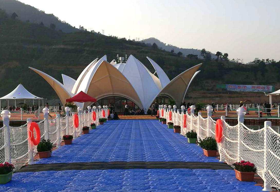 貴州羅甸水上大型漂浮建筑物