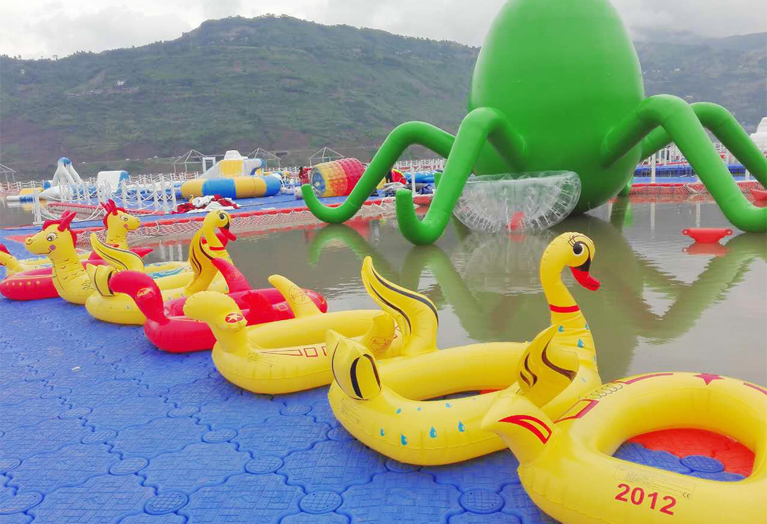 云南綏江縣金沙江水上漂浮大型綜合游樂園