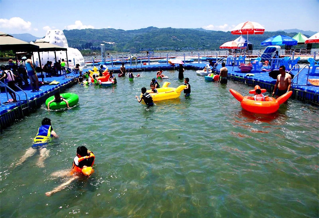 云南綏江縣金沙江水上漂浮大型綜合游樂園