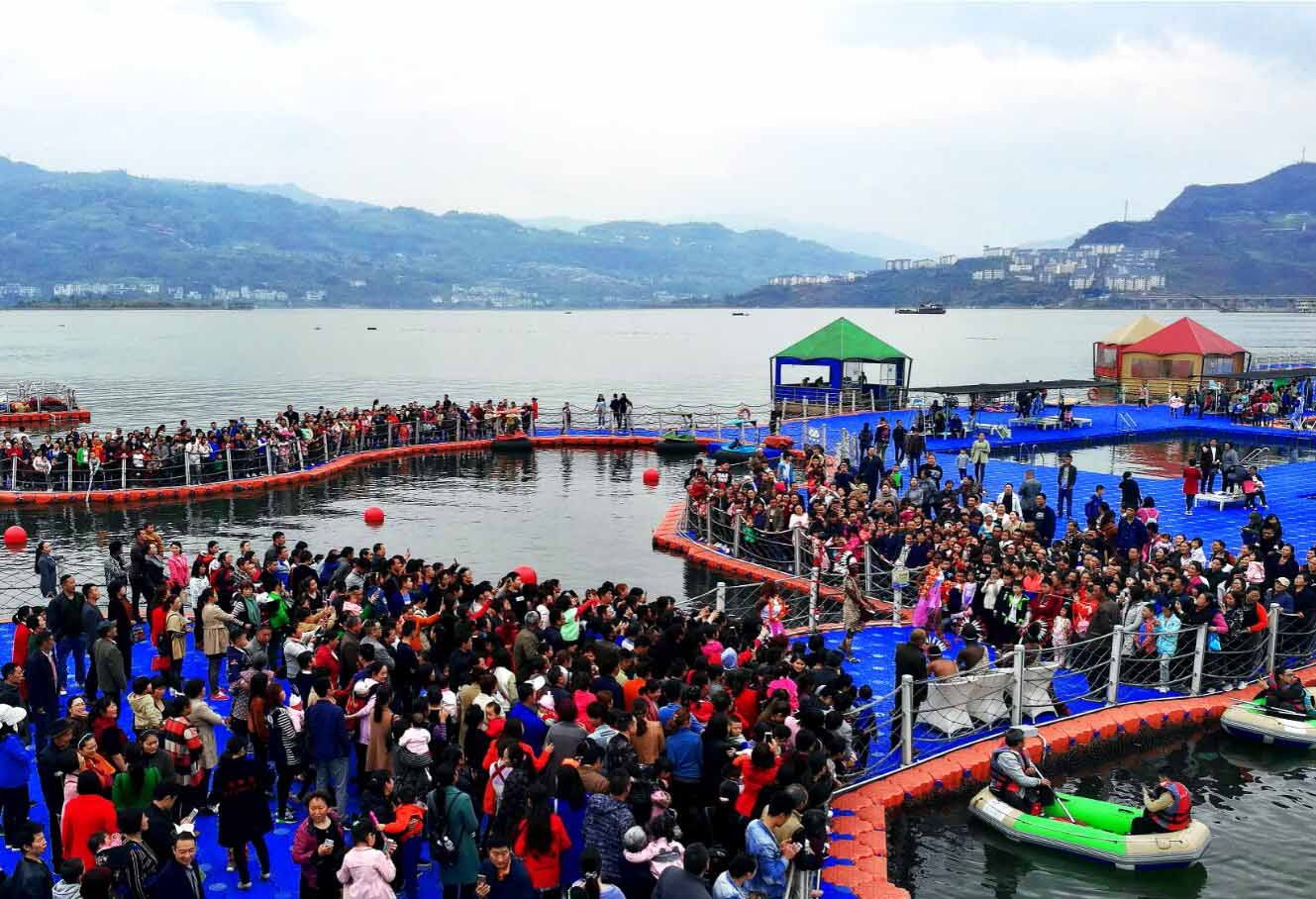 云南綏江縣金沙江水上漂浮大型綜合游樂園