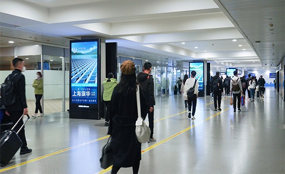 上海旗華全新廣告登陸虹橋機場