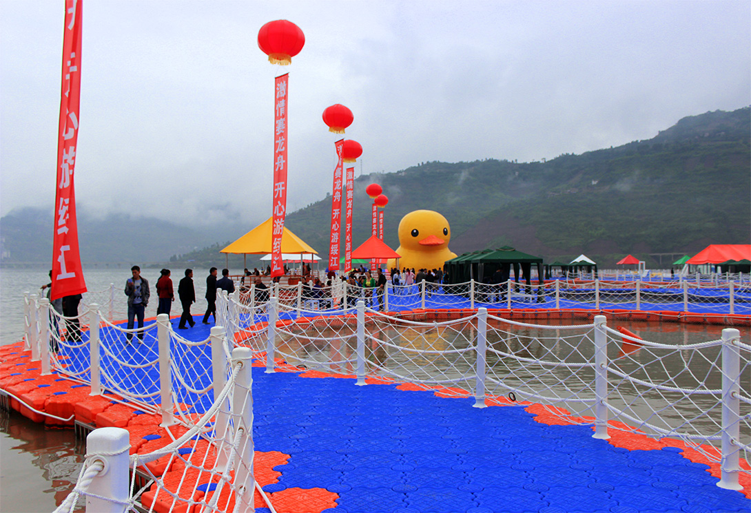 云南綏江縣金沙江水上漂浮大型綜合游樂園