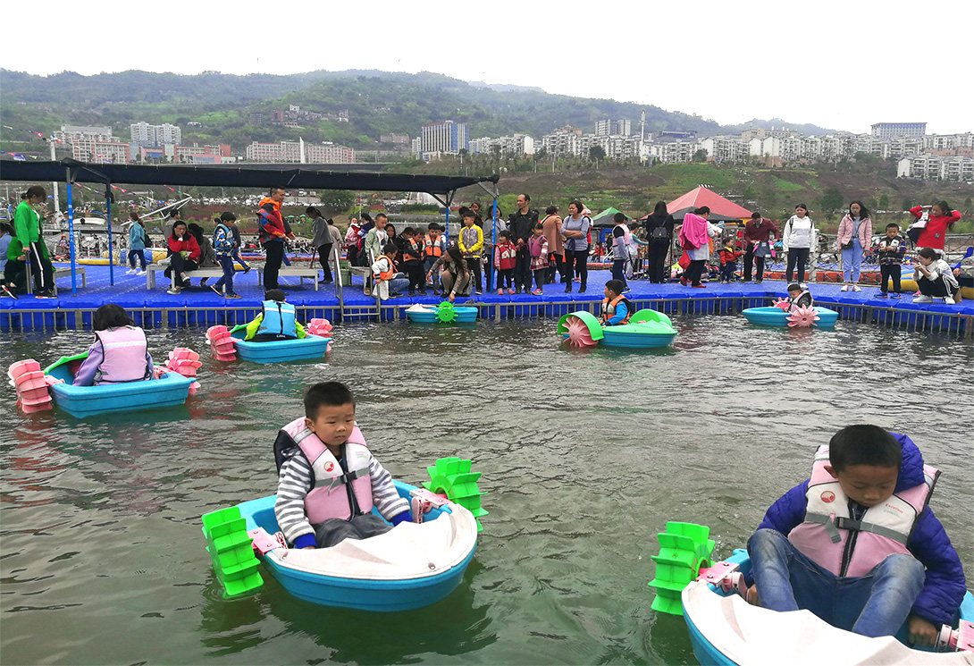 云南綏江縣金沙江水上漂浮大型綜合游樂園