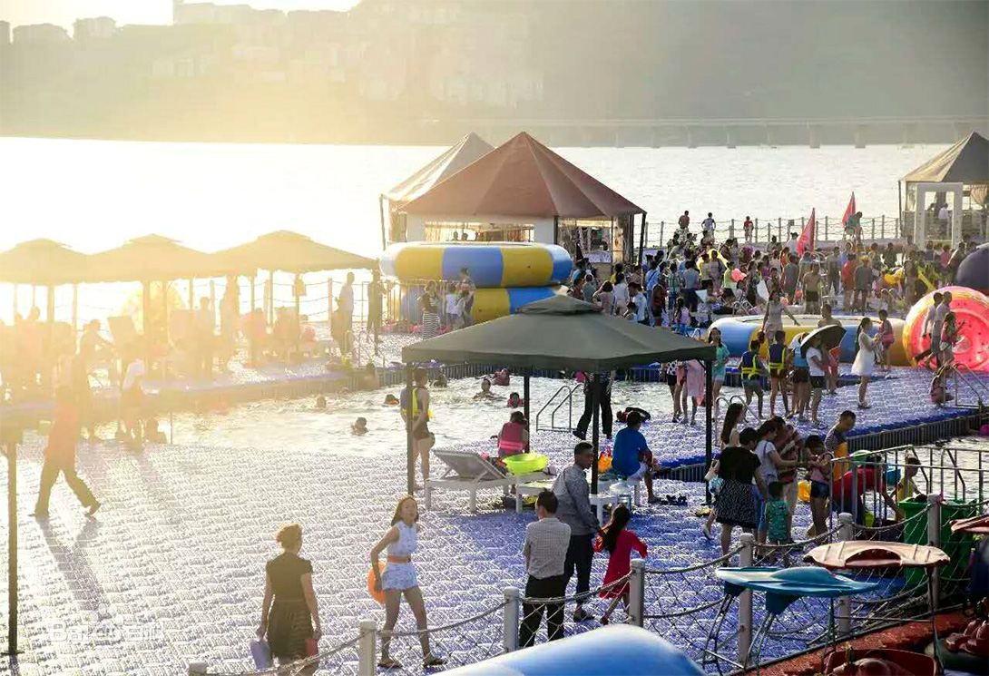 云南綏江縣金沙江水上漂浮大型漂浮別墅