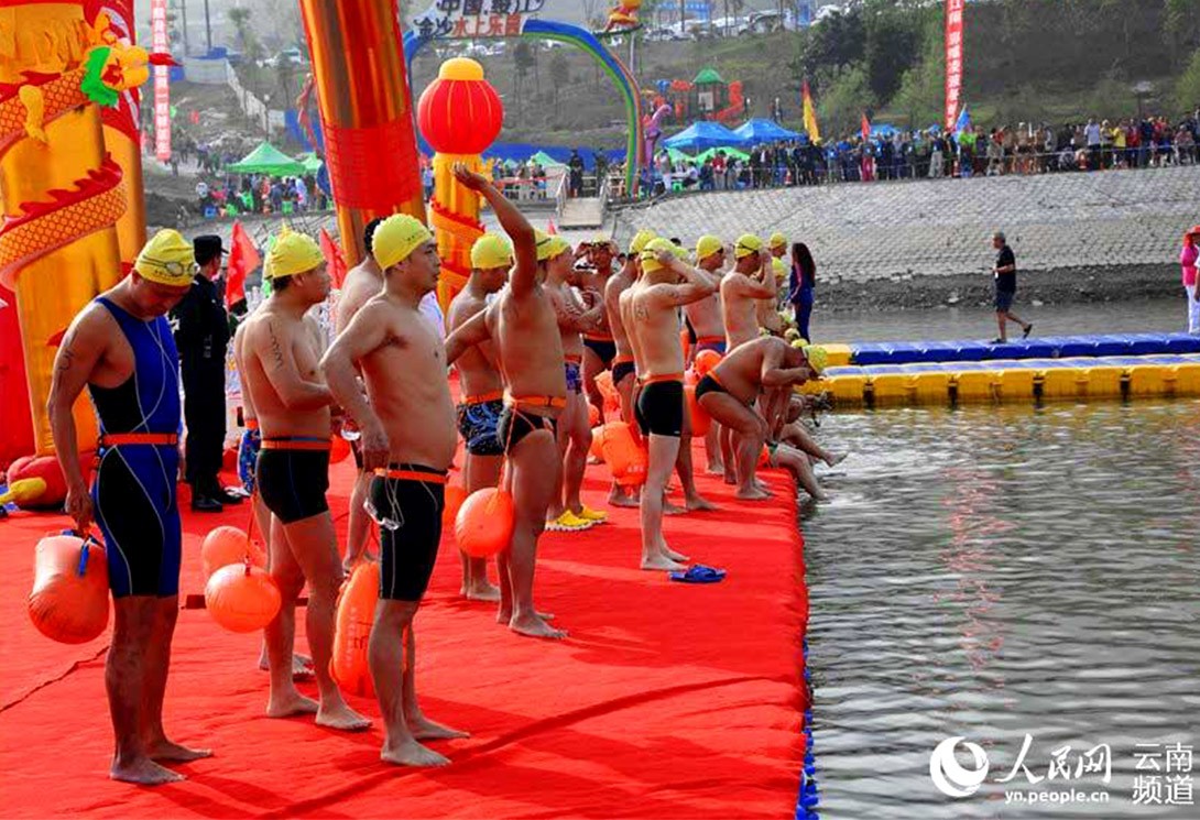 云南綏江縣金沙江水上漂浮大型綜合游樂園