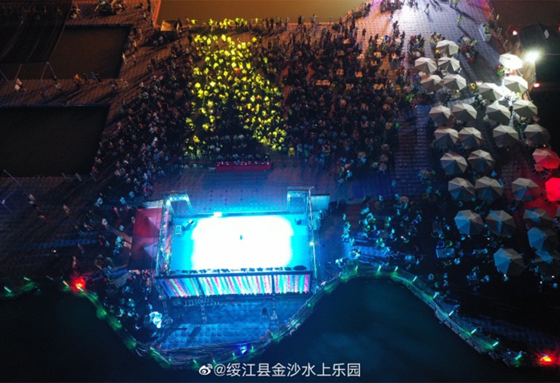 云南綏江縣金沙江水上漂浮大型綜合游樂園