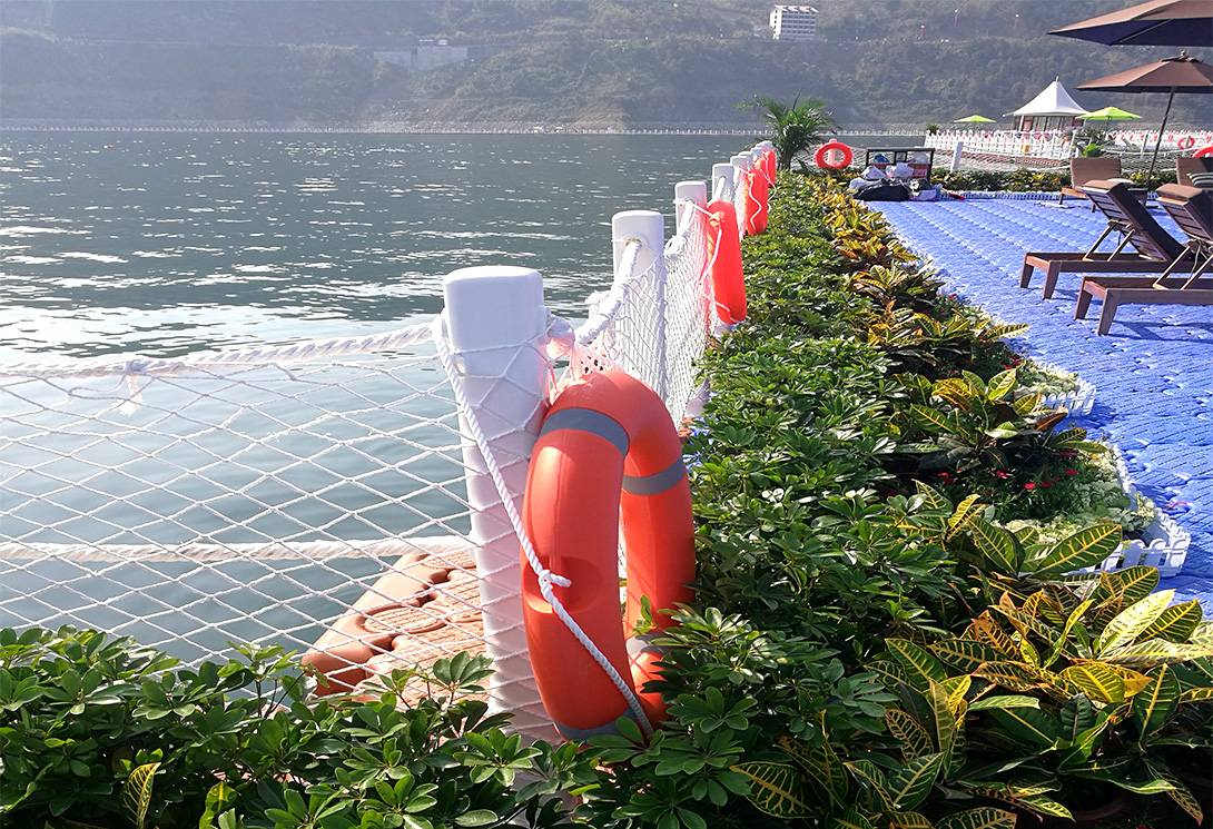 貴州羅甸水上大型漂浮泳池