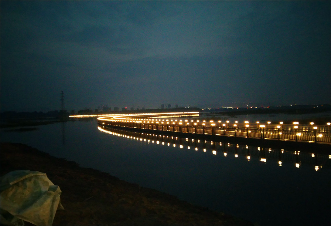 國(guó)內(nèi)首座采煤塌陷區(qū)1.5公里大型車(chē)行文化浮橋