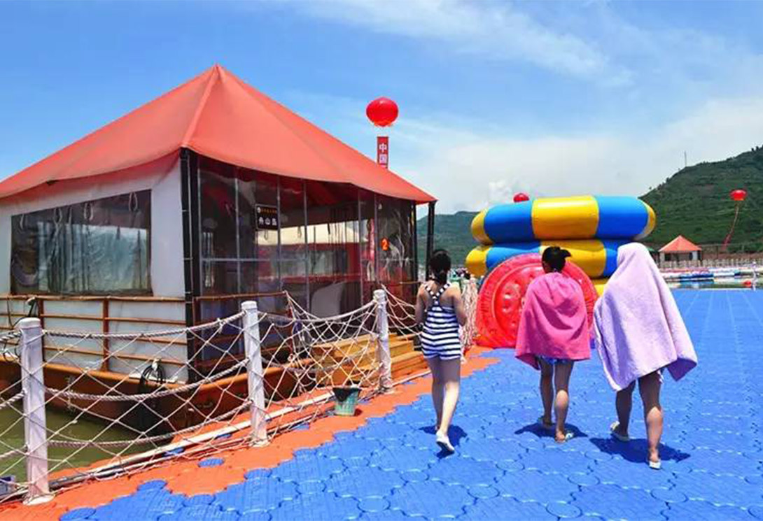 云南綏江縣金沙江水上漂浮大型漂浮別墅