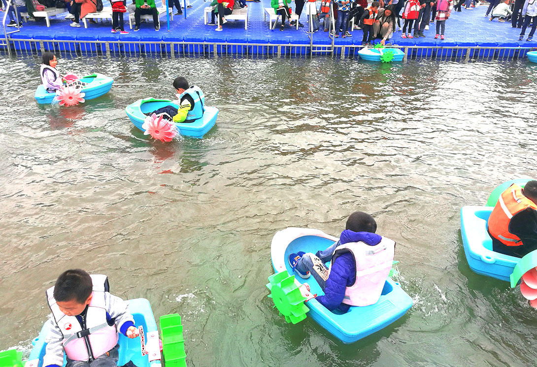 云南綏江縣金沙江水上漂浮大型綜合游樂園
