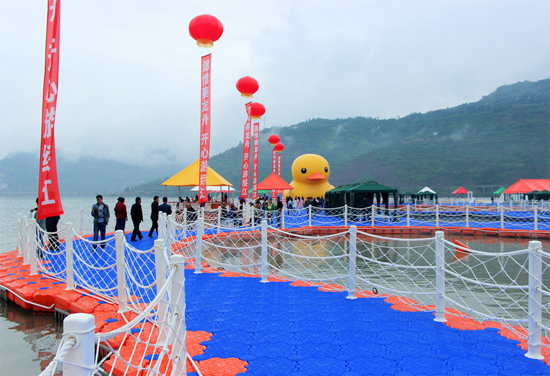 云南綏江縣金沙江水上漂浮大型綜合游樂園