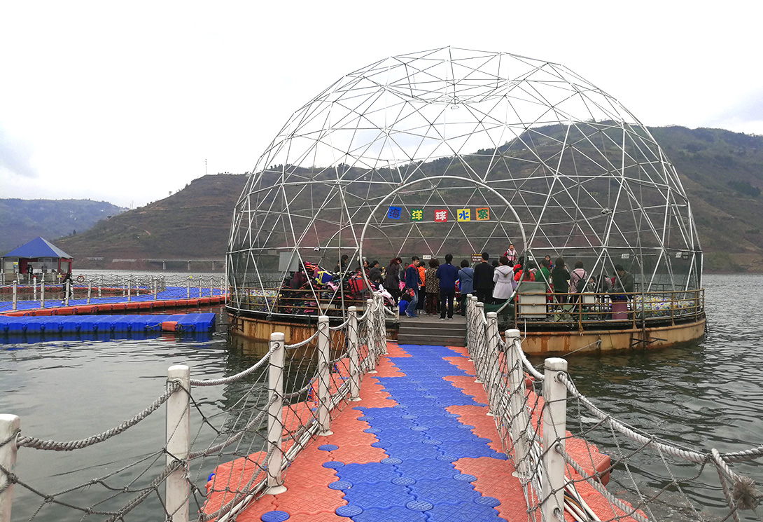 云南綏江縣金沙江水上漂浮大型綜合游樂園