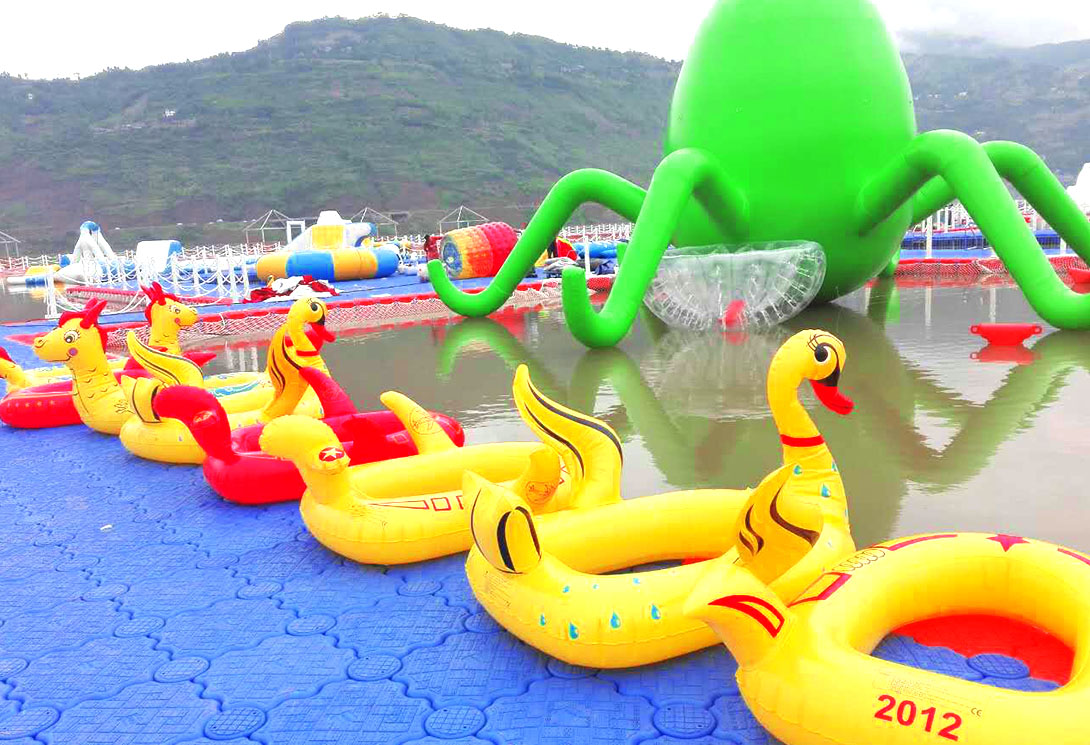 云南綏江縣金沙江水上漂浮大型綜合游樂園