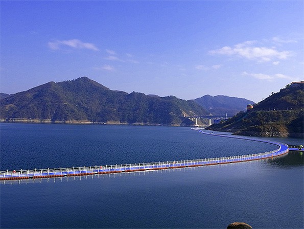 世界最長水上漂浮棧道 風景如畫