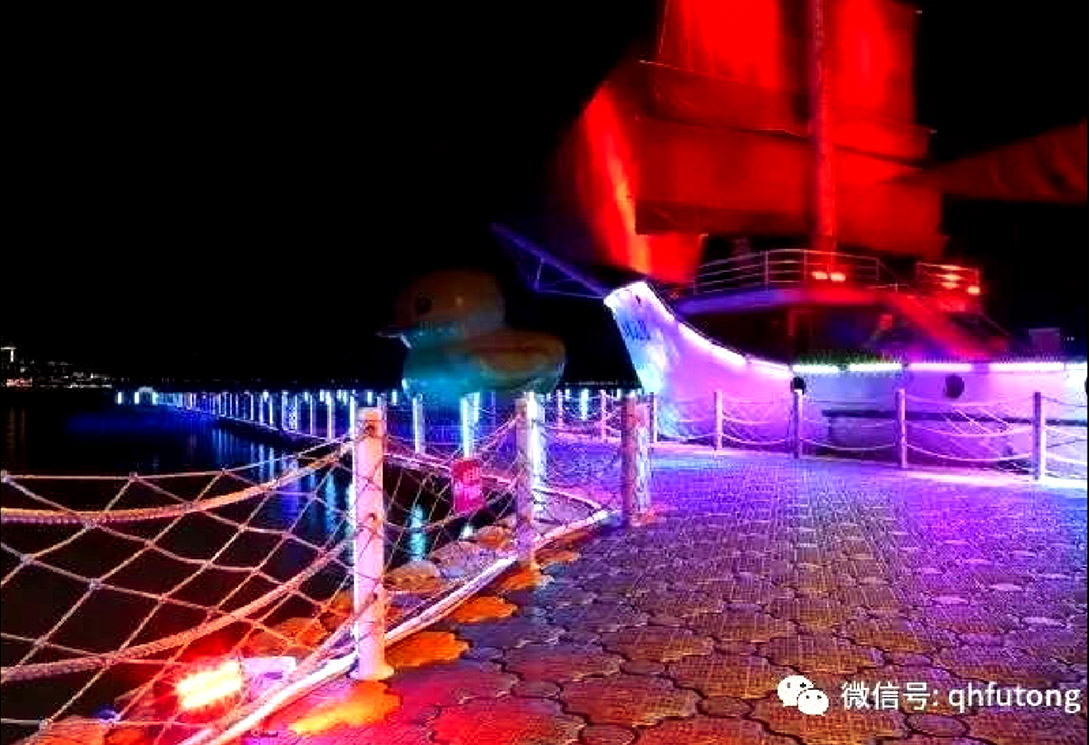 云南綏江縣金沙江水上漂浮大型綜合游樂園