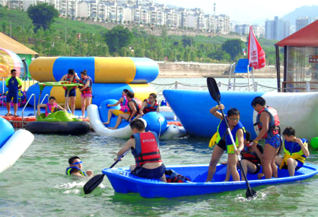 云南綏江縣金沙江水上漂浮大型綜合游樂園