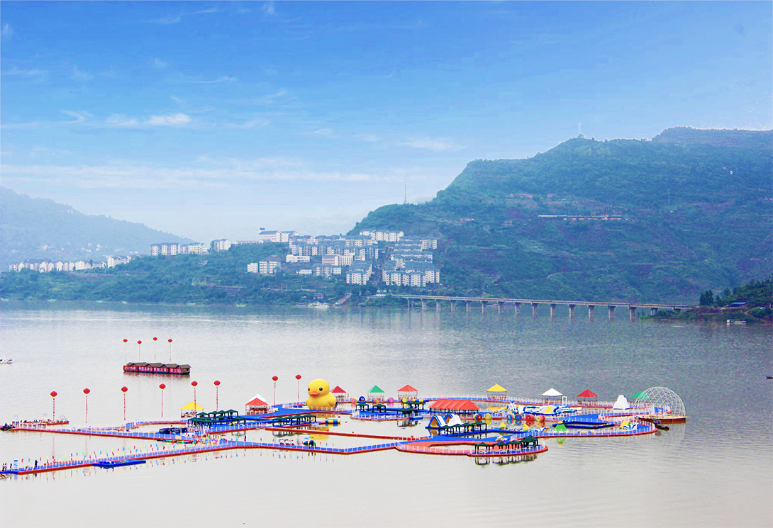 云南綏江縣金沙江水上漂浮大型綜合游樂園
