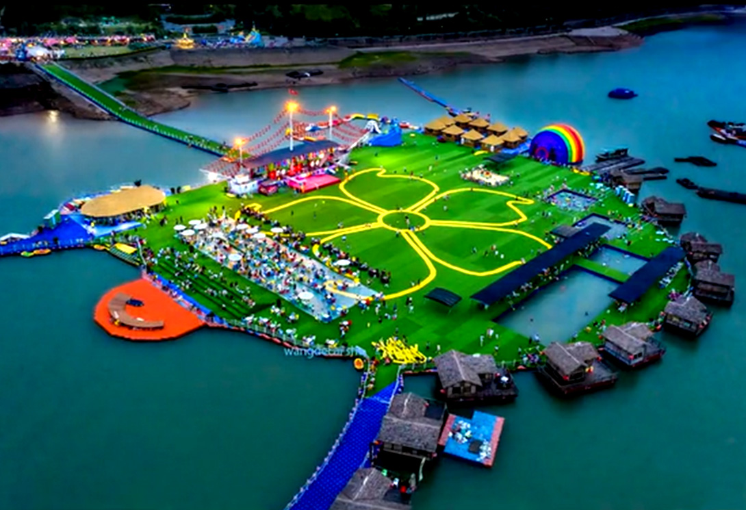 云南綏江縣金沙江水上漂浮大型綜合游樂園