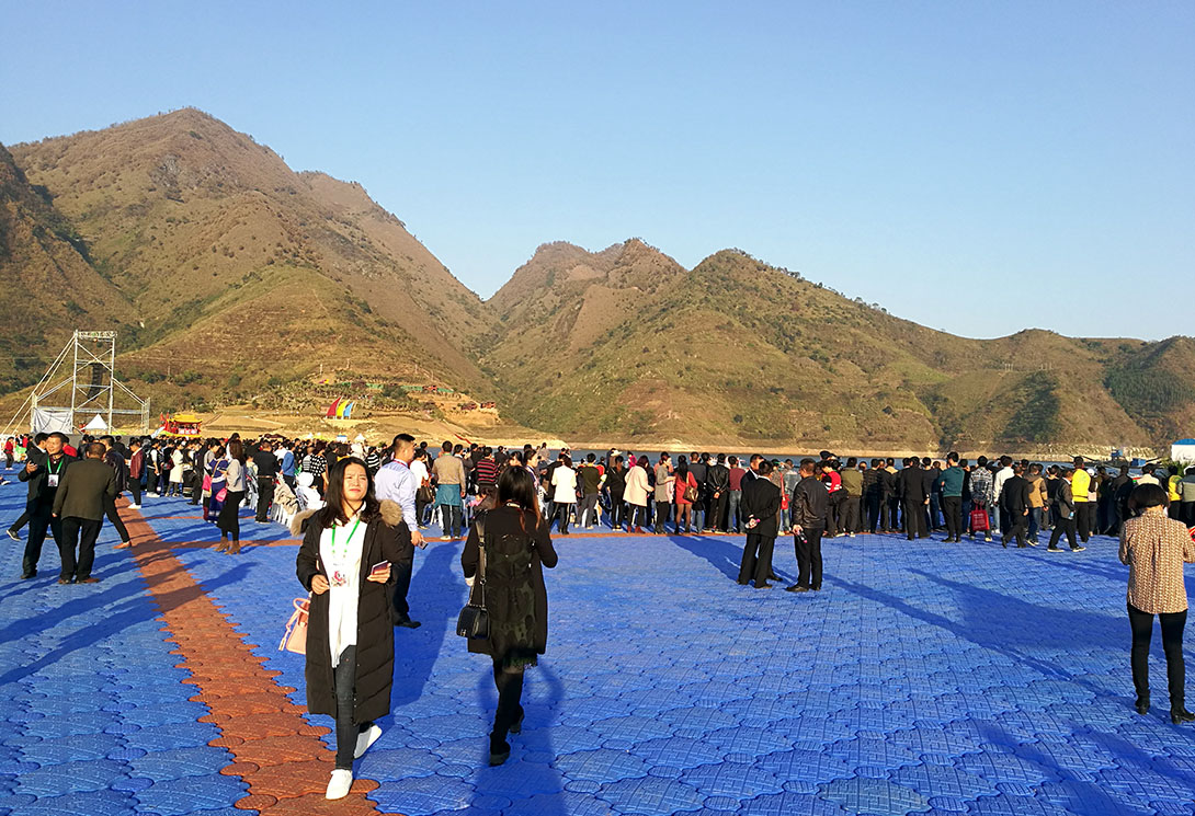 貴州羅甸水上大型漂浮樂(lè)園