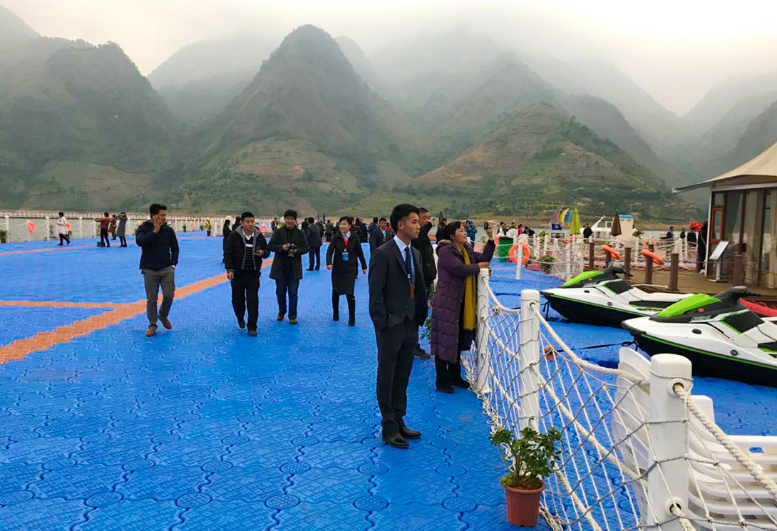 貴州羅甸水上大型漂浮樂(lè)園