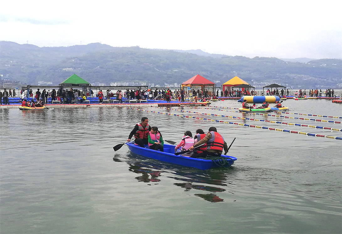 云南綏江縣金沙江水上漂浮大型綜合游樂園