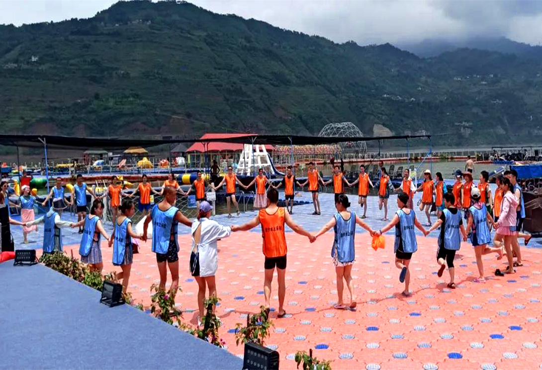 云南綏江縣金沙江水上漂浮大型綜合游樂園