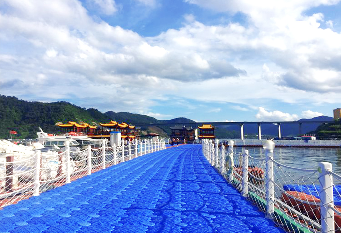 貴州羅甸水上大型漂浮樂園