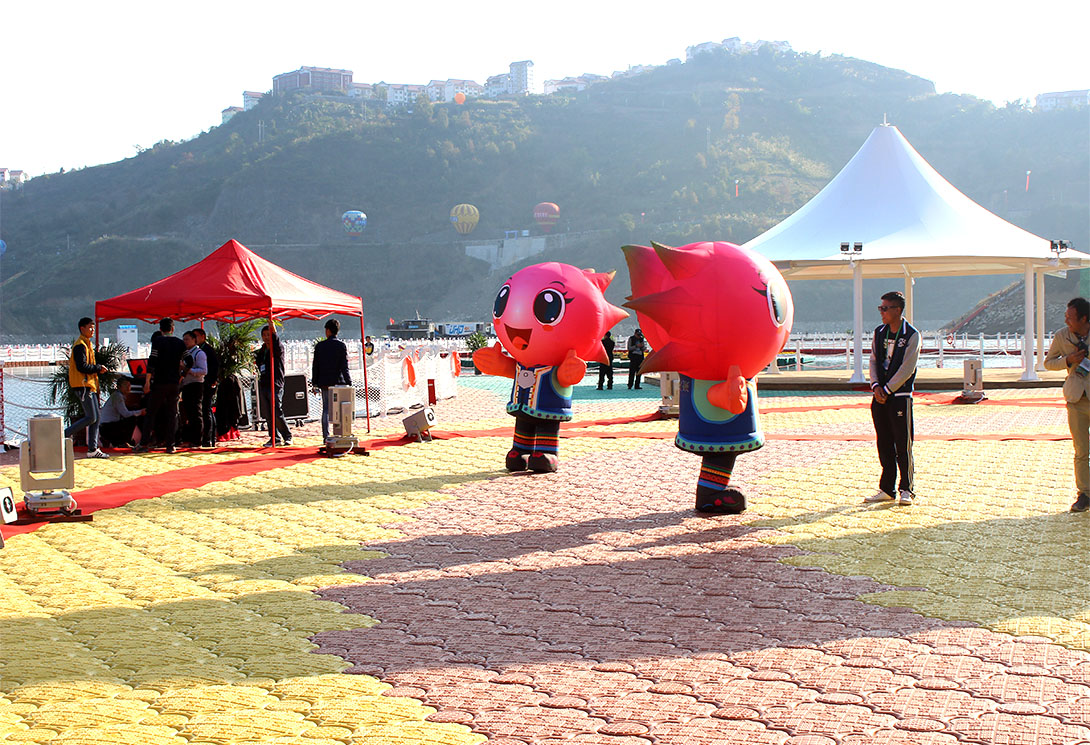 貴州羅甸水上大型漂浮樂園