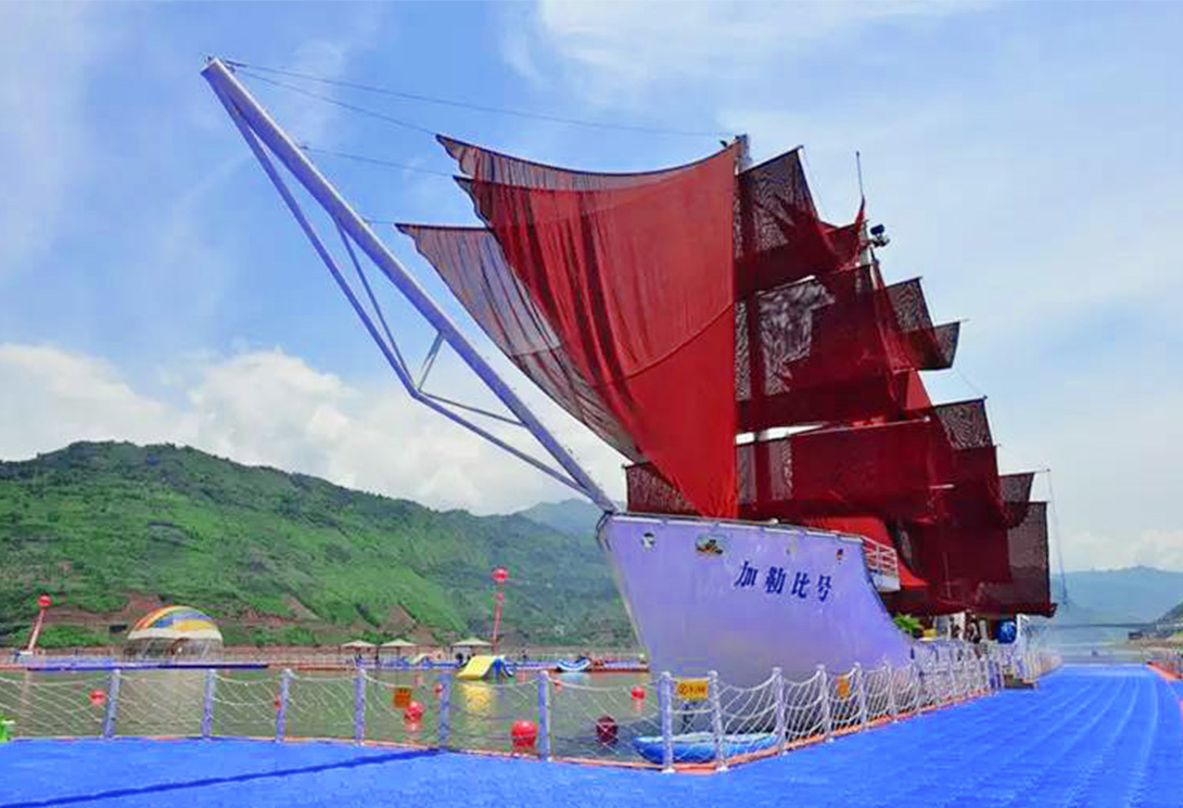 云南綏江縣金沙江水上漂浮大型綜合游樂園