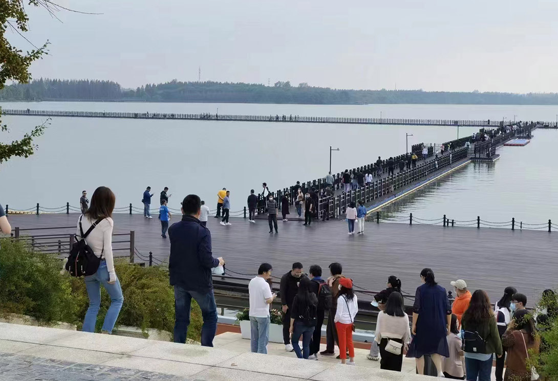 上海崇明區明珠湖公園500米大型浮橋