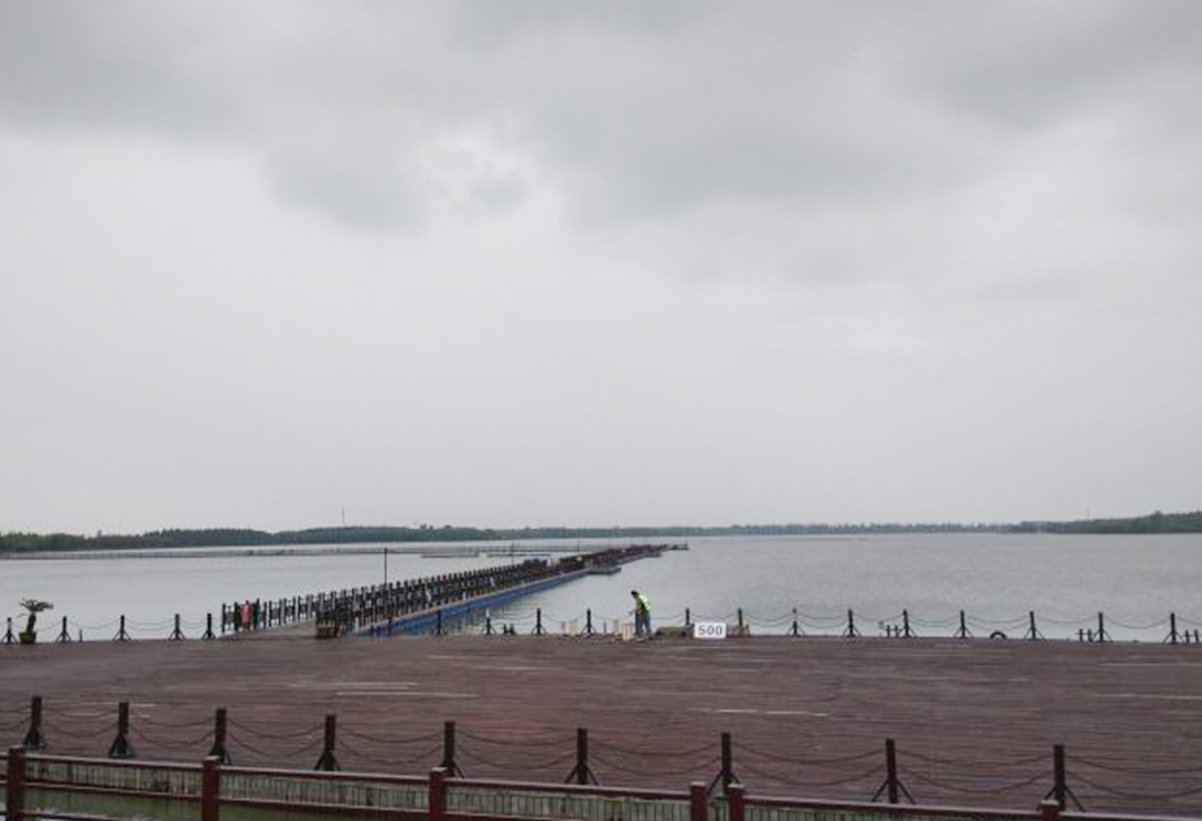 上海崇明區明珠湖公園500米大型浮橋