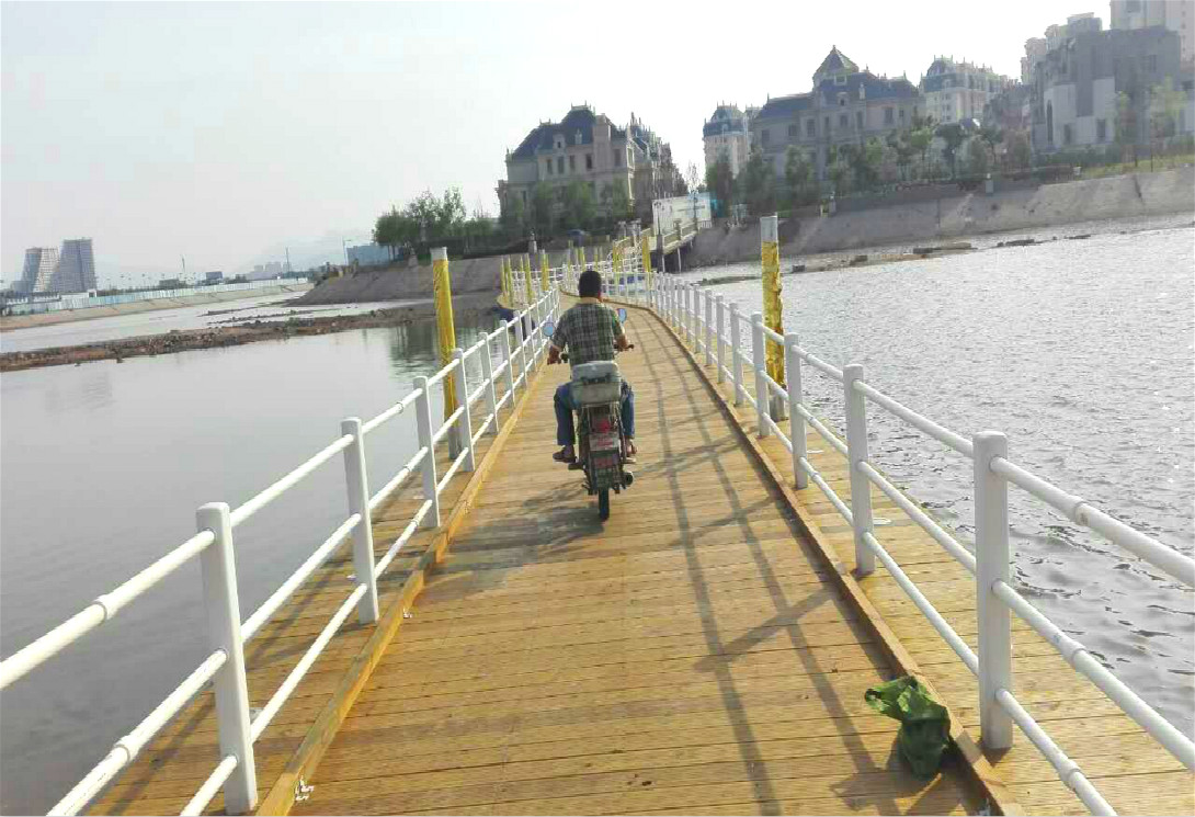 青島港中旅水上浮橋