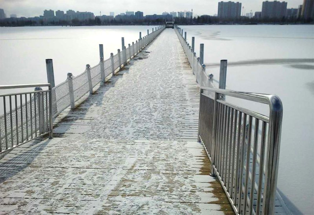 內蒙古通遼主城區水上浮橋