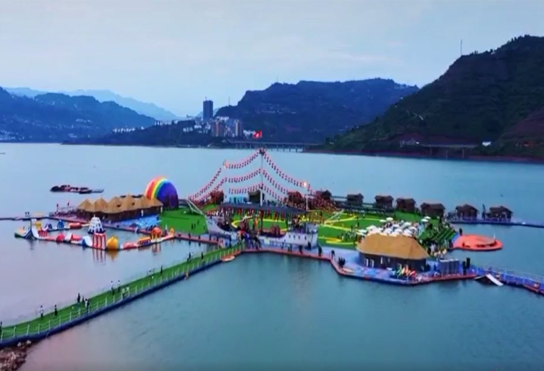 云南綏江縣金沙江水上漂浮大型綜合游樂園