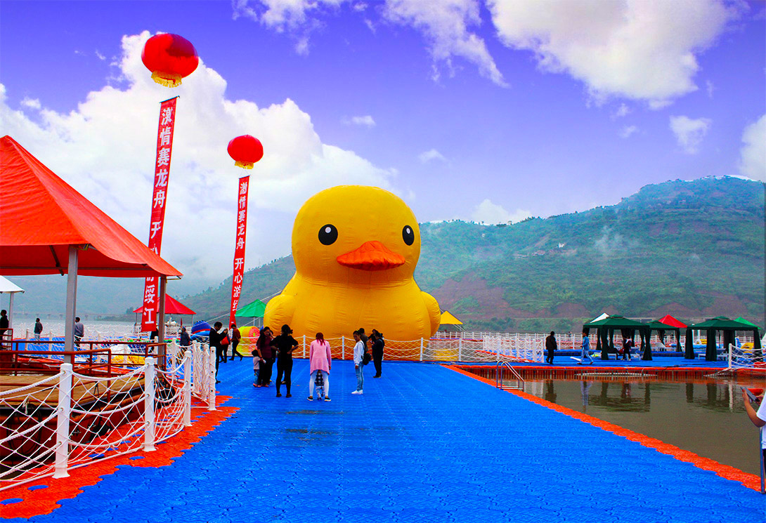 云南綏江縣金沙江水上漂浮大型綜合游樂園