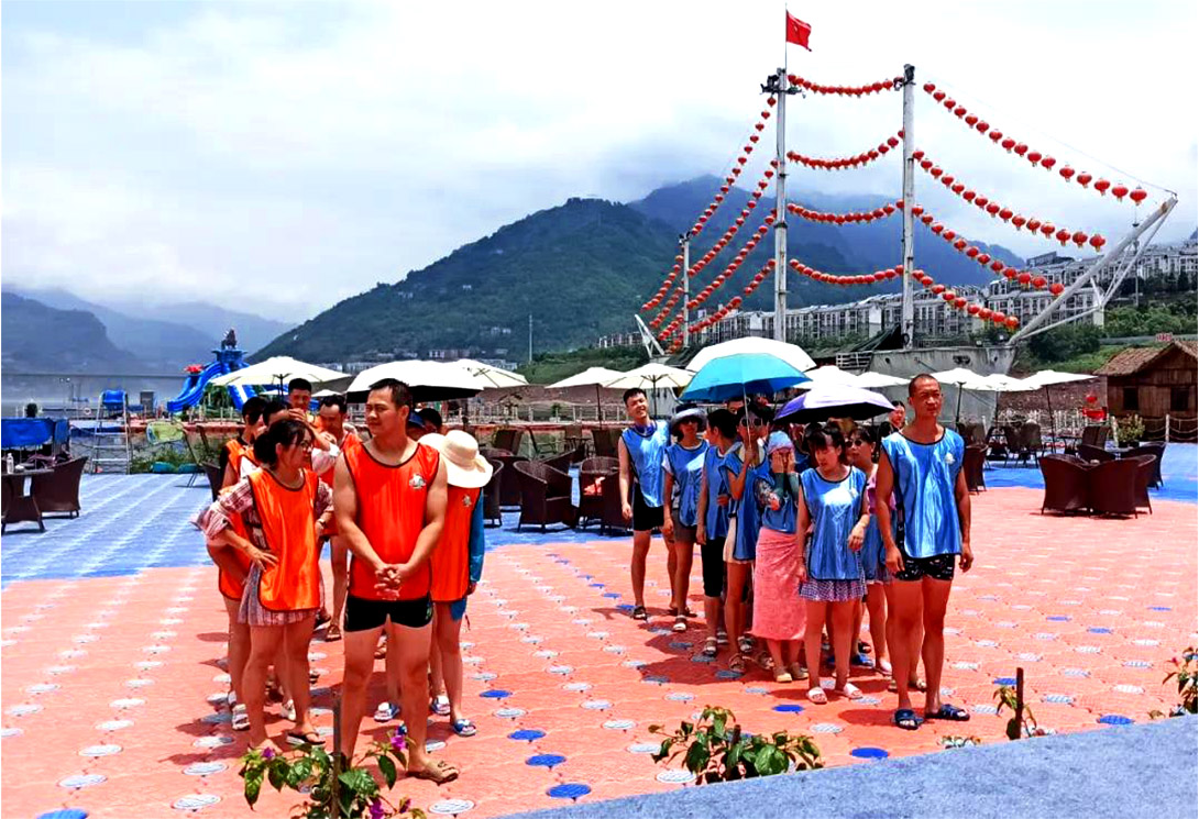 云南綏江縣金沙江水上漂浮大型綜合游樂園