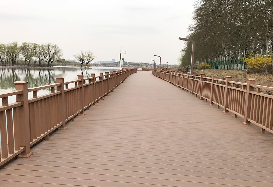 河北唐山南湖公園1400米電瓶車觀光浮橋