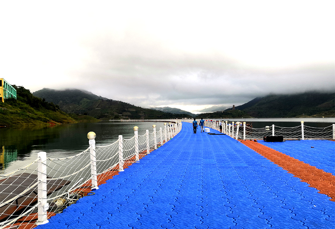 貴州羅甸水上大型漂浮樂園