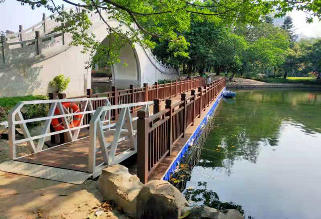 深圳荔枝公園水上浮橋