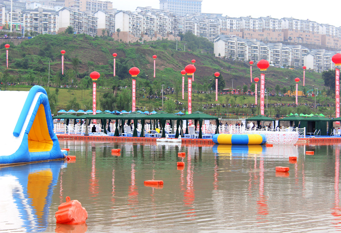 云南綏江縣金沙江水上漂浮大型綜合游樂園