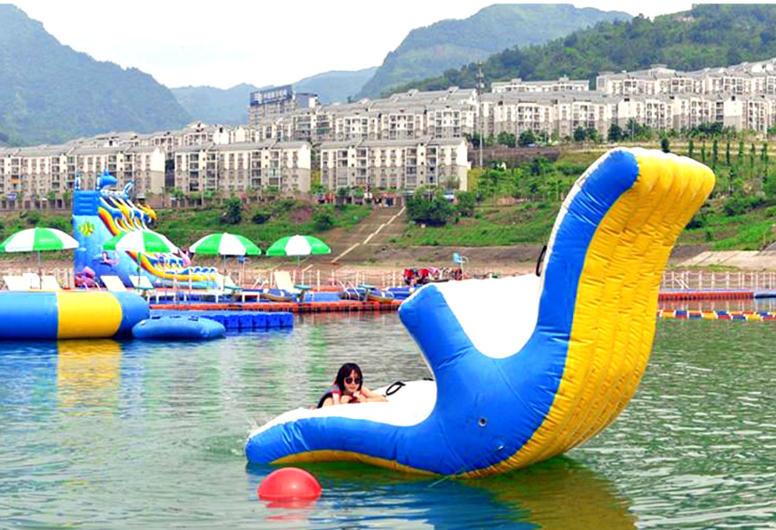 云南綏江縣金沙江水上漂浮大型綜合游樂園