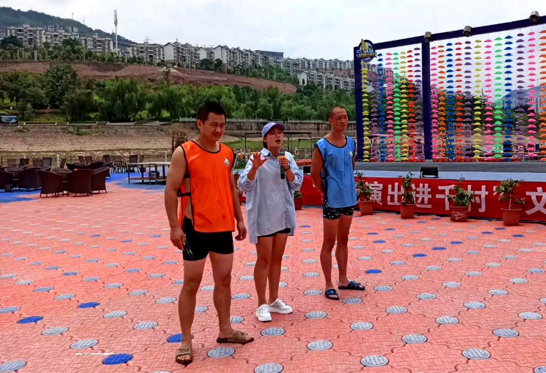 云南綏江縣金沙江水上漂浮大型綜合游樂園