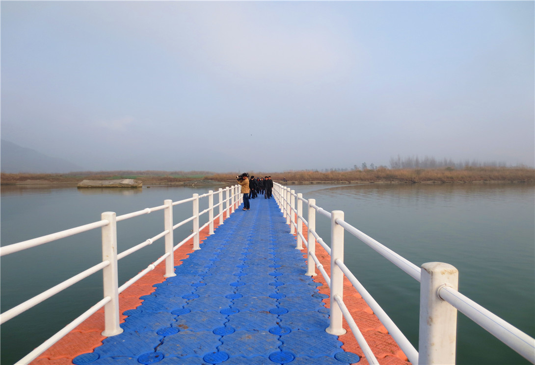 四川南充嘉陵江江上浮橋