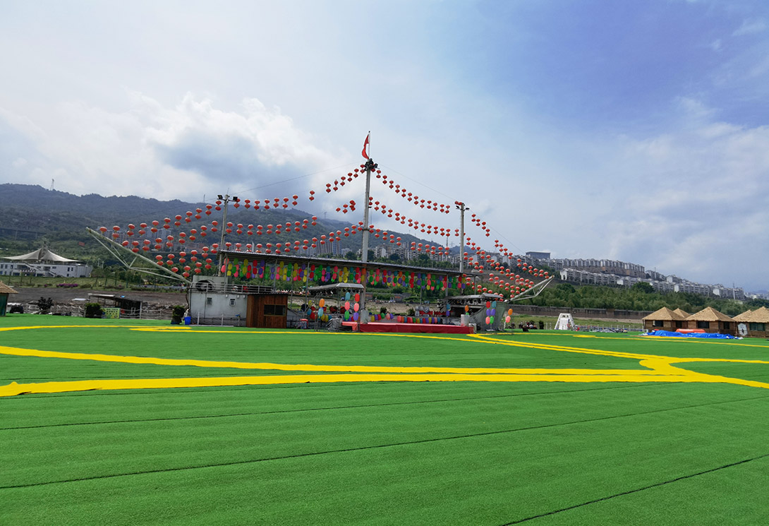 云南綏江縣金沙江水上漂浮大型綜合游樂園