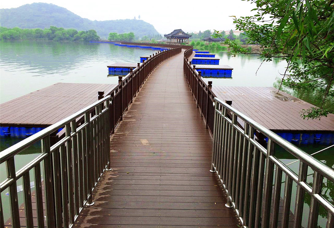 浙江杭州湘湖風(fēng)景區(qū)高檔浮橋