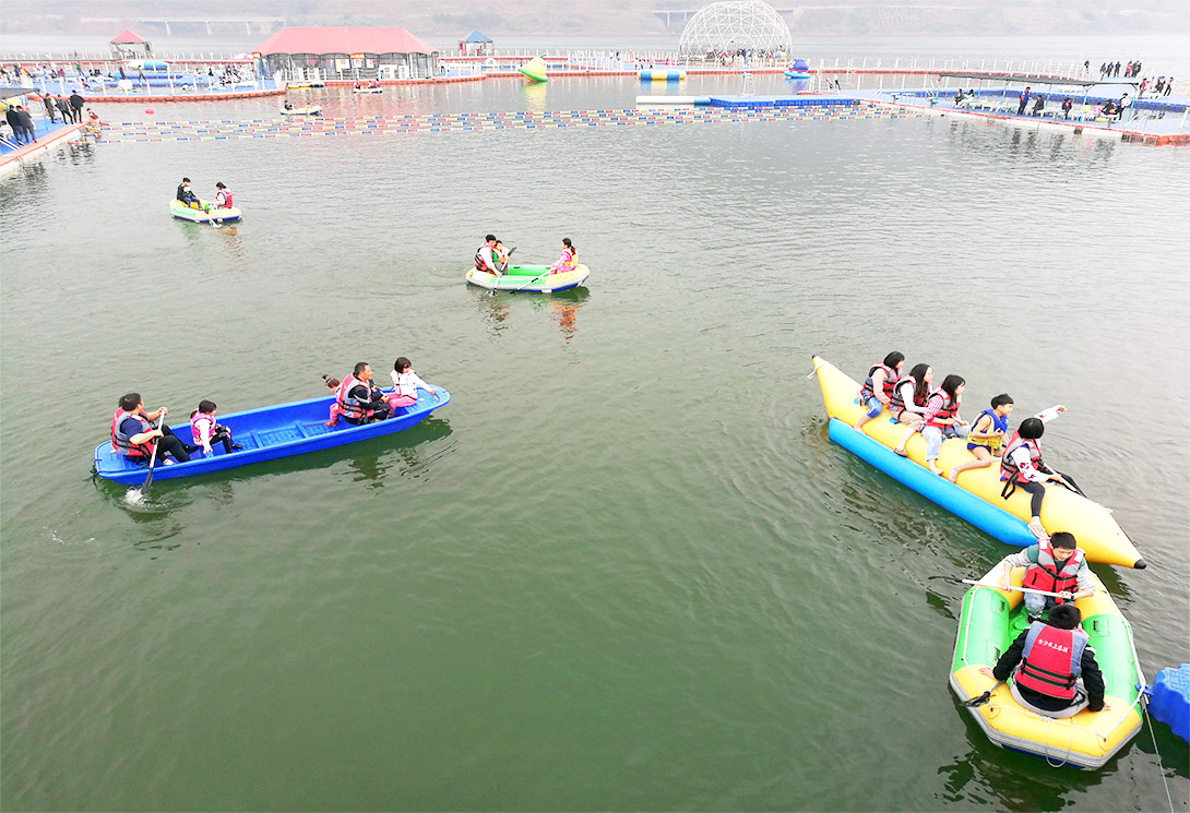 云南綏江縣金沙江水上漂浮大型綜合游樂園