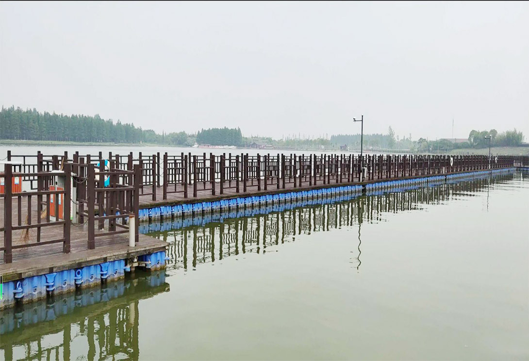 上海崇明區明珠湖公園500米大型浮橋