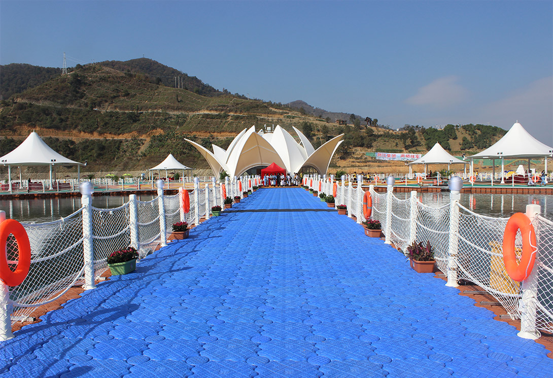 貴州羅甸水上大型漂浮樂園