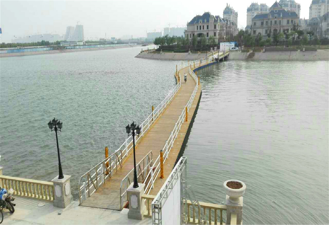 青島港中旅水上浮橋
