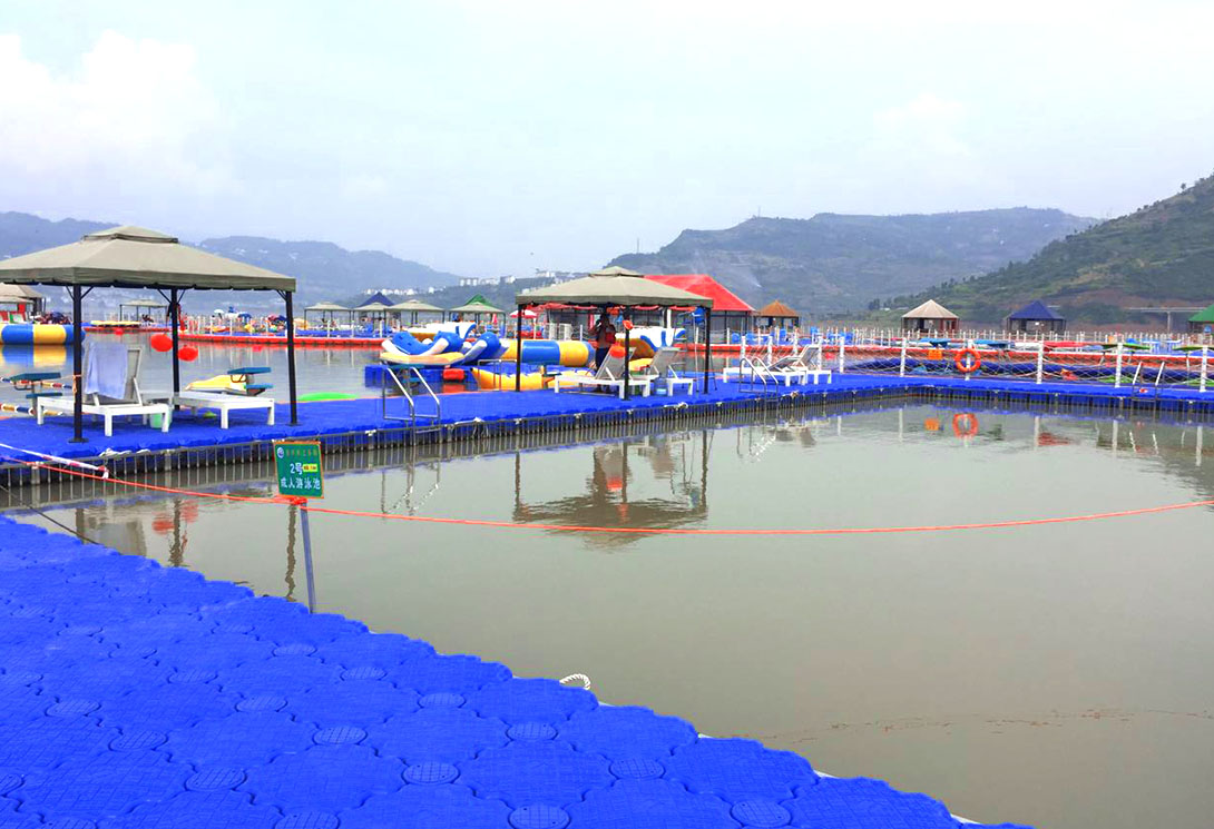 云南綏江縣金沙江水上漂浮大型綜合游樂園